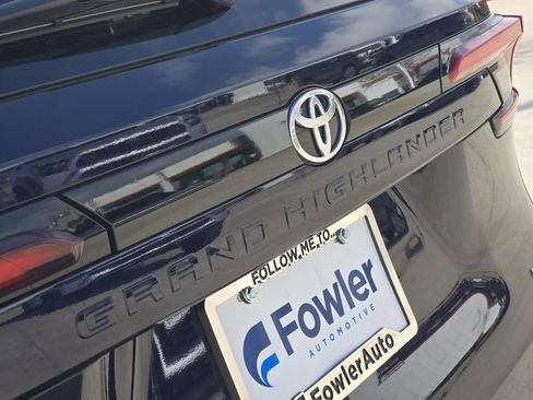 Certified 2025 Toyota Grand Highlander AWD image 11