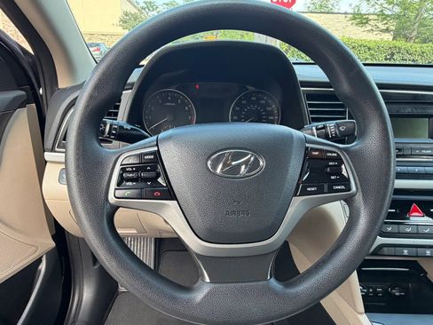 Used 2018 Hyundai Elantra SE w/ Cargo Package FWD image 13