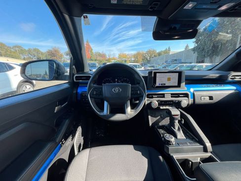 Used 2025 Toyota Tacoma TRD Off-Road image 32