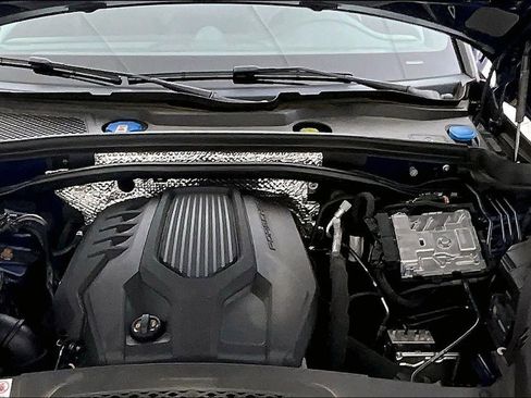 Used 2023 Porsche Macan image 12