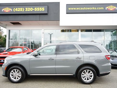 Used 2021 Dodge Durango SXT image 2