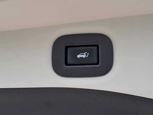 Used 2018 Nissan Rogue SV image 6