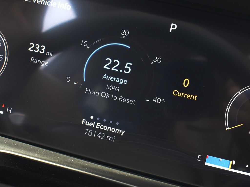 Used 2023 Jeep Grand Cherokee Limited w/ Luxury Tech Group II AWD/4WD image 12