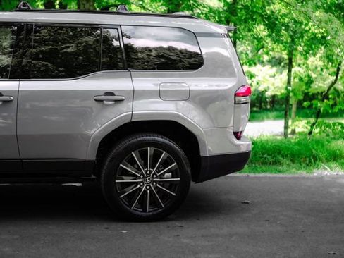 Used 2025 Lexus GX 550 AWD/4WD image 12