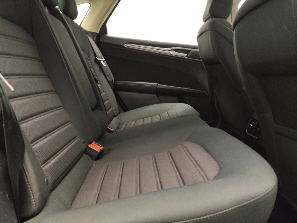 Used 2020 Ford Fusion SE FWD image 19
