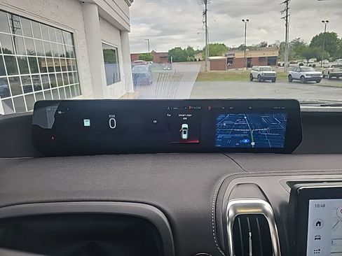 Used 2025 Ford Expedition Platinum w/ Driver's Package AWD/4WD image 17