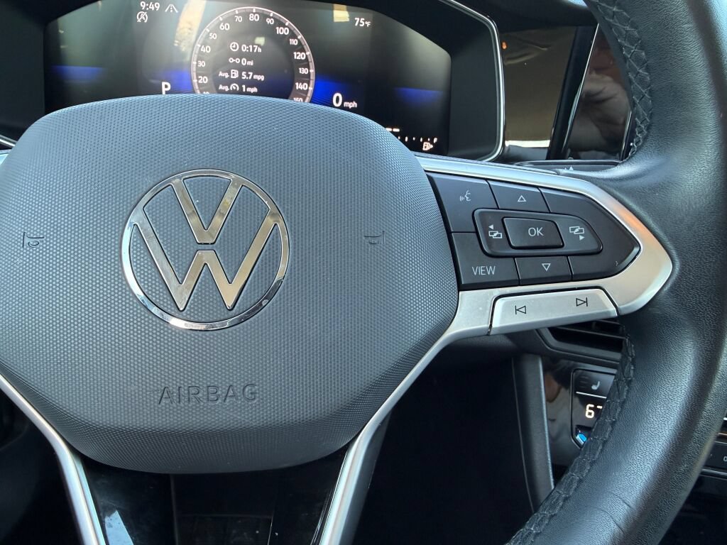 Used 2025 Volkswagen Jetta SE FWD image 16