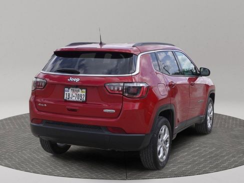 Used 2024 Jeep Compass Latitude image 2