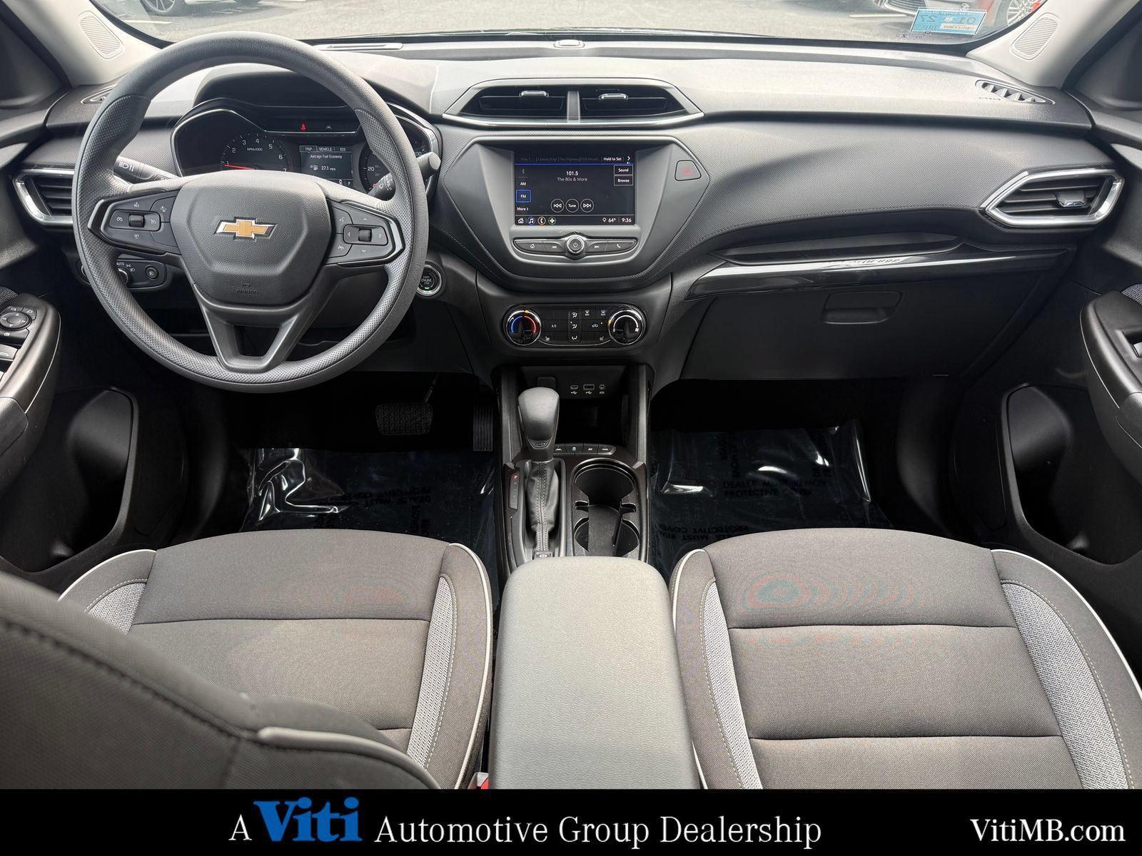 Used 2023 Chevrolet TrailBlazer LT AWD/4WD image 2
