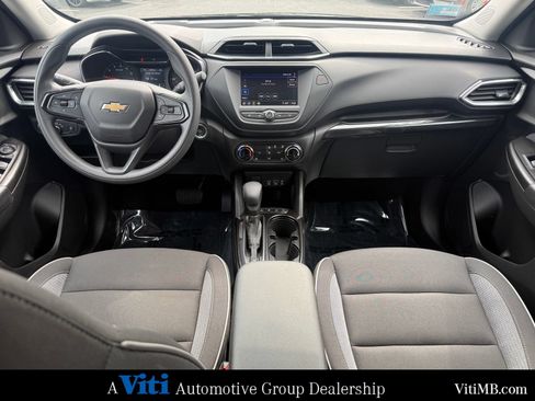 Used 2023 Chevrolet TrailBlazer LT AWD/4WD image 2
