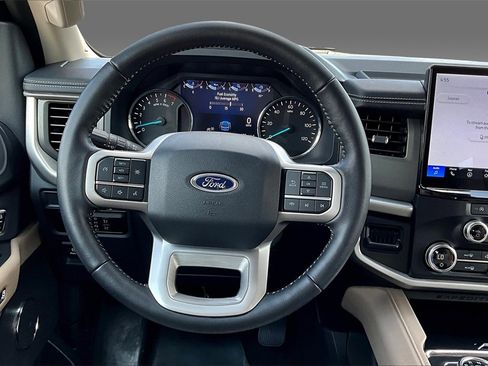 Used 2024 Ford Expedition XLT image 2