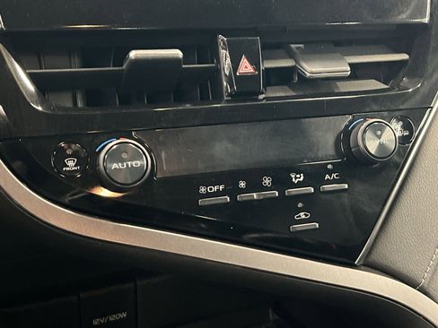 Used 2024 Toyota Camry SE image 16