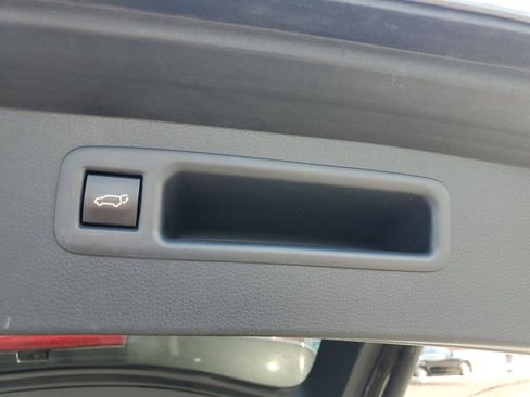 Used 2024 Toyota Highlander LE image 30