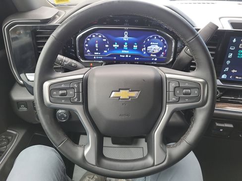 Used 2023 Chevrolet Silverado 1500 LT w/ Z71 Off-Road Package image 4