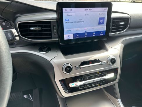 Used 2022 Ford Explorer XLT w/ Equipment Group 202A image 17