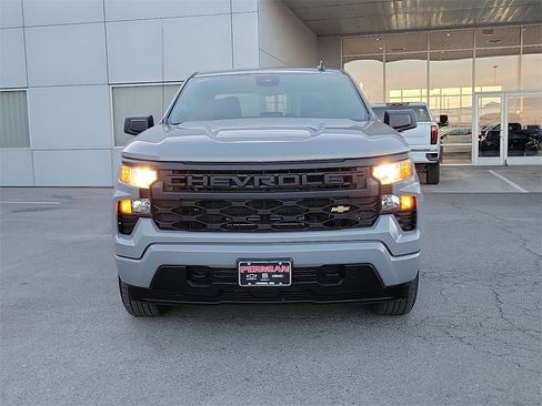 Used 2024 Chevrolet Silverado 1500 Custom image 3