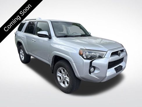 Used 2015 Toyota 4Runner SR5 AWD/4WD image 3