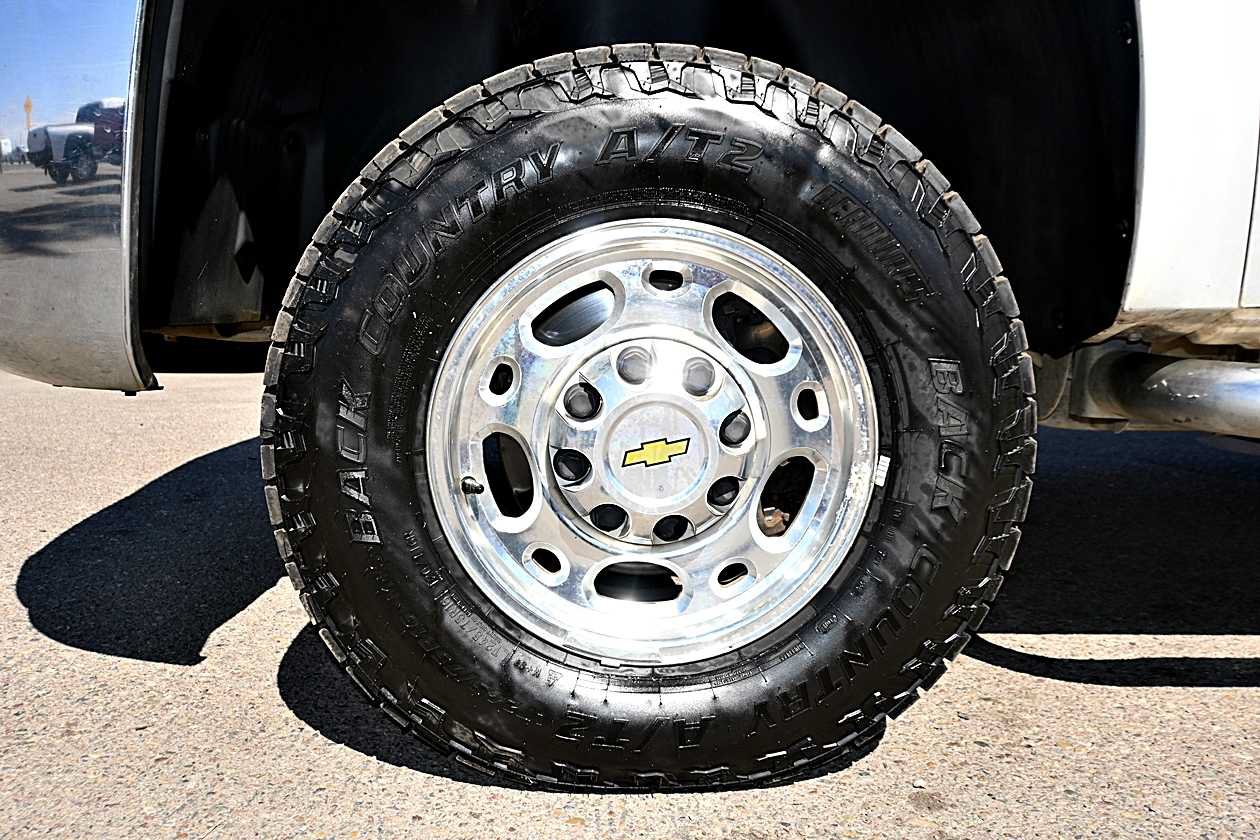 Used 2008 Chevrolet Silverado 2500 LT w/ 2LT Convenience Package RWD image 9