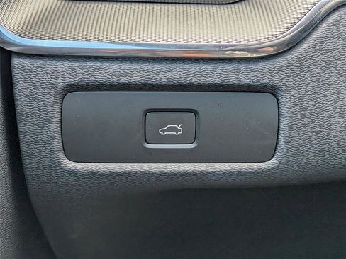 Used 2023 Volvo XC60 B5 Ultimate w/ Climate Package AWD/4WD image 19