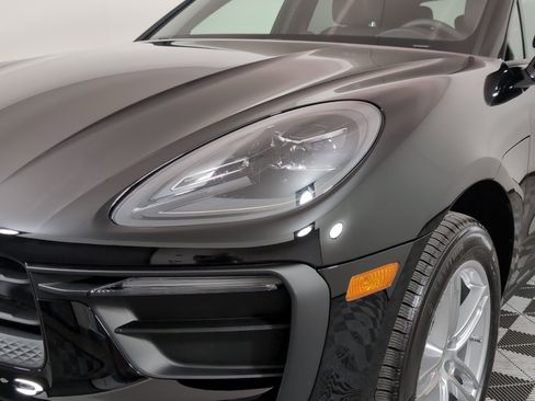 Certified 2025 Porsche Macan image 13