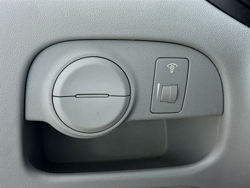 Used 2009 Hyundai Accent GLS w/ Premium Pkg 6 FWD image 9