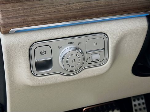 Certified 2026 Mercedes-Benz GLS 450 4MATIC image 10