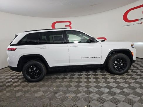 New 2025 Jeep Grand Cherokee 4WD image 8