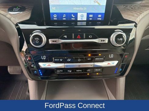 Certified 2021 Ford Explorer Platinum w/ Premium Technology Package image 29
