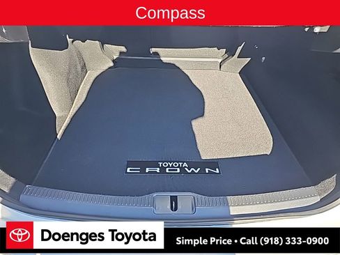 Used 2023 Toyota Crown Limited image 18