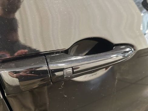 Used 2025 Chrysler Pacifica Select image 38