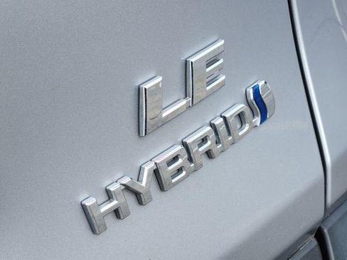 Used 2024 Toyota RAV4 LE AWD/4WD image 6