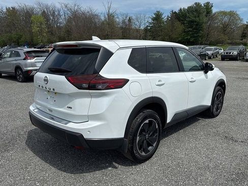 Used 2025 Nissan Rogue SV image 8