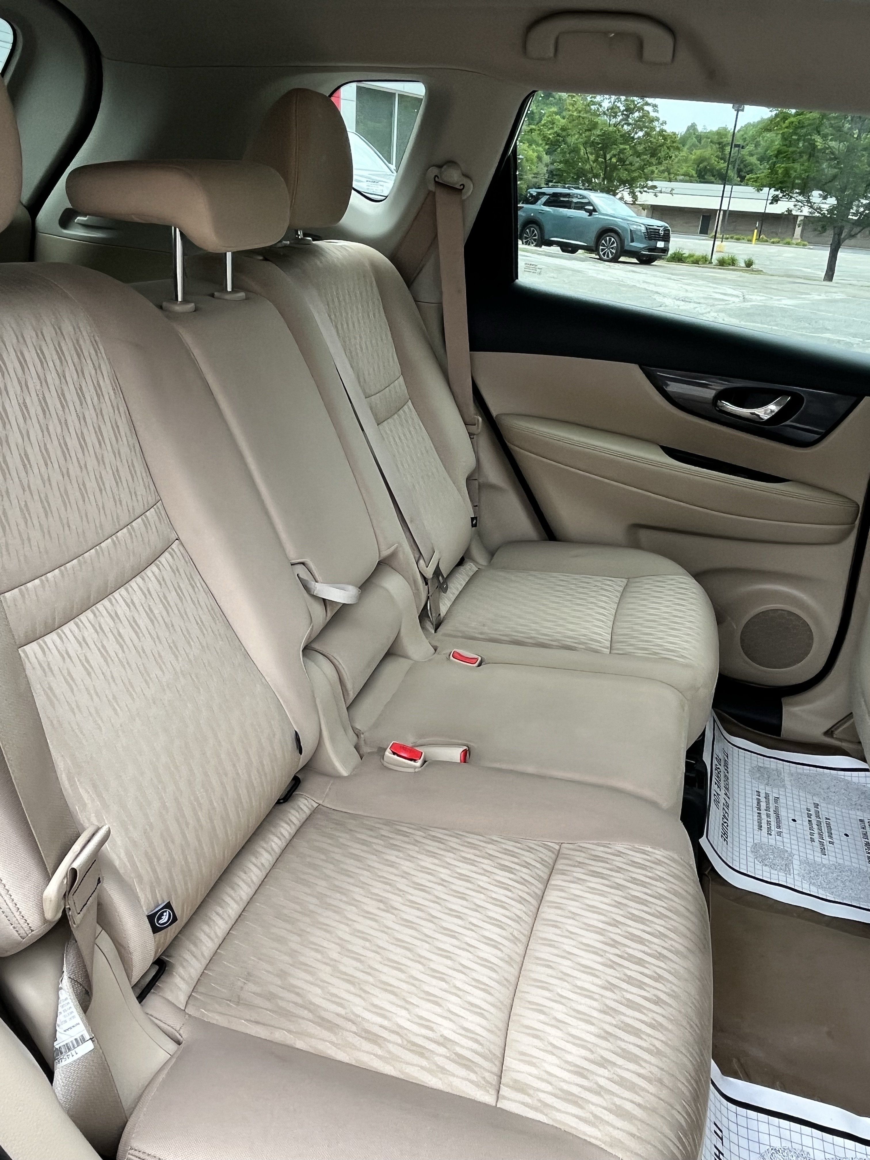 Used 2019 Nissan Rogue SV AWD/4WD image 18