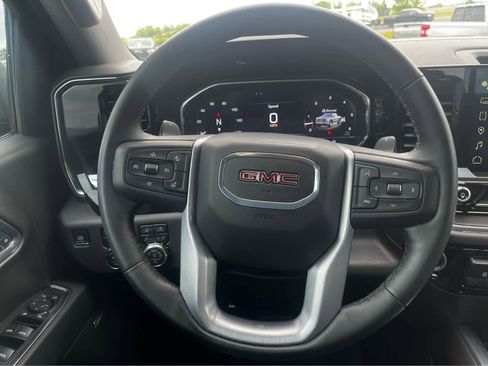 Used 2024 GMC Sierra 1500 SLT w/ SLT Premium Plus Package AWD/4WD image 18