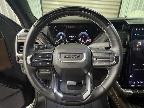 Used 2025 GMC Yukon XL Denali Ultimate AWD/4WD image 23