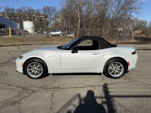 Used 2016 MAZDA MX-5 Miata Sport image 2