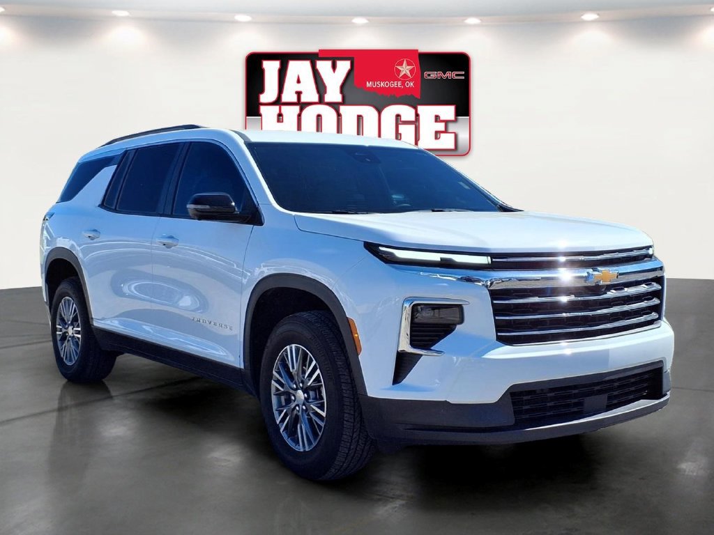 Used 2026 Chevrolet Traverse LT w/ Driver Confidence Package FWD image 3