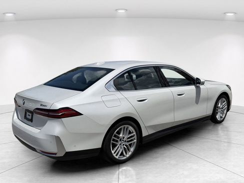 Certified 2025 BMW 530i RWD image 4