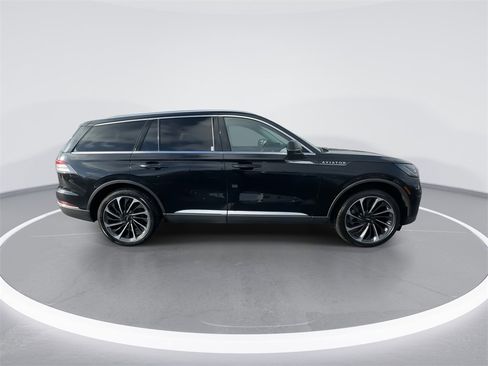 Used 2025 Lincoln Aviator Reserve image 9