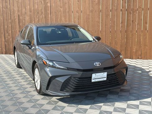 Used 2025 Toyota Camry LE w/ Convenience Package image 12