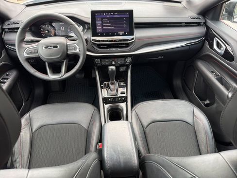 Used 2025 Jeep Compass Trailhawk AWD/4WD image 19