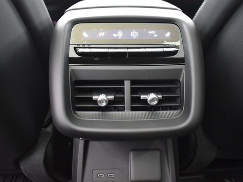 New 2026 Cadillac Lyriq Signature Sport w/ LPO, Floor Liner Package AWD/4WD image 28