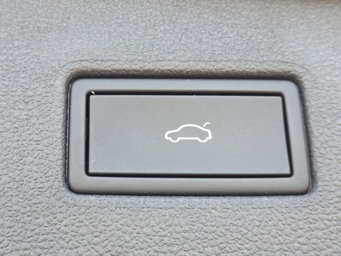 Used 2022 Volkswagen Tiguan SE R-Line AWD/4WD image 19