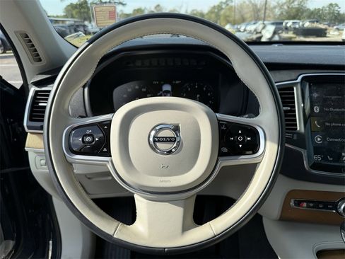 Used 2022 Volvo XC90 T6 Momentum w/ Climate Package image 13
