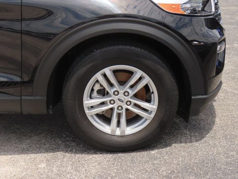 Certified 2023 Ford Explorer XLT w/ Equipment Group 202A RWD image 7