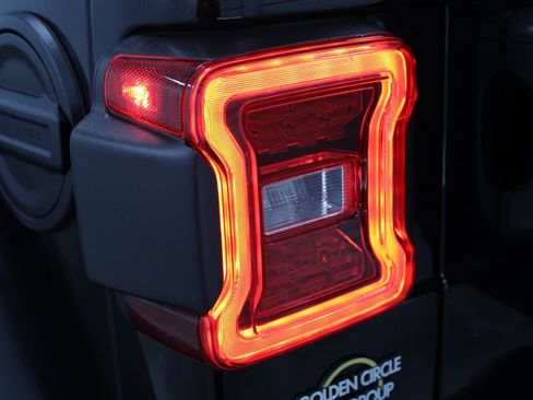 Used 2024 Jeep Wrangler Unlimited Rubicon image 22