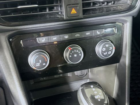 Used 2023 Volkswagen Taos SE w/ Panoramic Sunroof Package image 23