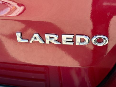 Used 2018 Jeep Grand Cherokee Laredo image 11