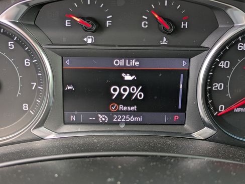 Used 2022 Chevrolet Equinox RS w/ RS Leather Package image 24