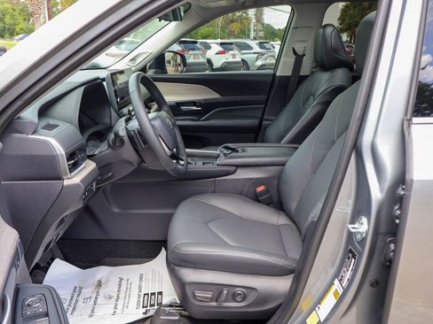 Used 2026 Toyota Grand Highlander AWD image 8